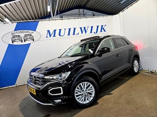 Volkswagen T-Roc 1.5 TSI Style Business / Panoramadak / Virtual Cockpit / NL Auto