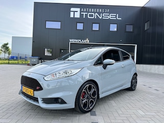 Ford Fiesta 1.6 ST200 / Recaro / AppleCarplay/AndroidAuto / Stoelverwarming / Climate / Lichtmetaal