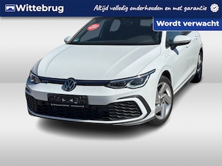 Volkswagen Golf 1.4 eHybrid 245PK GTE / Digitale Cockpit / Keyless Start / Parkeersensoren V+A / Stuur + Stoelverwarming / LED