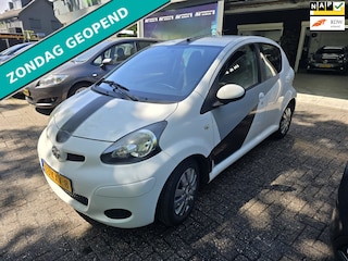 Toyota Aygo 1.0-12V Xcite White | 2E EIGENAAR | 12MND GARANTIE | AIRCO | ELEC RAMEN
