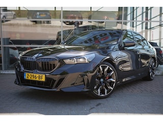 BMW 530e M-Sport Pro | Pano | HUD | Sfeerverlichting |