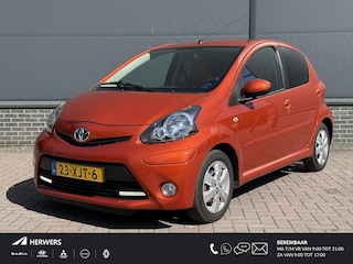 Toyota Aygo 1.0 VVT-i Dynamic Orange / Dealer Onderhouden / Airco / Isofix / Elektrische Ramen Voor / Bluetooth /