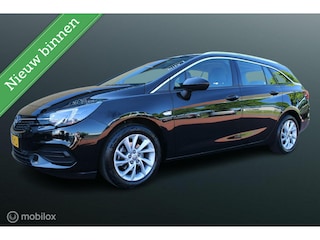 Opel Astra Sports Tourer 1.2 Business Elegance 130 PK, Trekhaak, Voor / achter Pdc + Camera, App connect, Comfort stoel, Cruise, Navi, Airco, 16 inch Lmv.