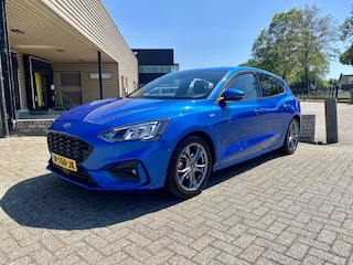Ford Focus 1.0 EcoBoost Hybrid ST Line [ Winter Pack,Fm navi,Camera,Adaptive cruise ]