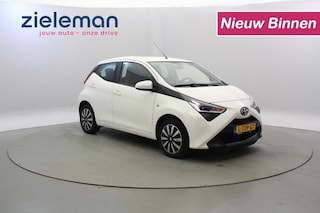 Toyota Aygo 1.0 VVT-I X-Play 5 Deurs - Carplay, Camera