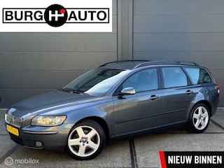 Volvo V50 2.4 Momentum - ECC - CRUISE CONTROLE - TREKHAAK - 17" LM VELGEN - ELEKTR. RAMEN + SPIEGELS - CPV - NL AUTO - NAP - APK T/M 18-03-2026 -