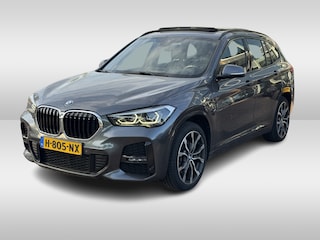 BMW X1 xDrive25e Executive Ed. M Sport / Trekhaak / Panoramadak / Camera / Head-up / Leder / 19'' / Navigatie / Stoelverwarming / DAB / Cruise Control