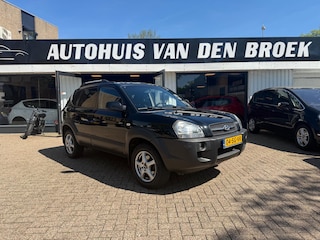 Hyundai Tucson 2.0i 4WD Ac Climate Cruise Ctr Trekh Dakrails Nw Apk