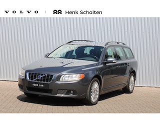 Volvo V70 2.5T Momentum | Youngtimer| Trekhaak| Verwarmbare voorstoelen| Dealer onderhouden| Roofrails