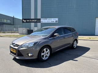 Ford Focus Wagon 1.6i EcoBoost Titanium 6-Bak 150 PK. Prachtige en als nieuw rijdende auto van de tweede eigenaar !!!