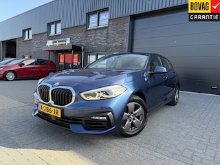 BMW 116i Executive Edition | 1E EIGENAAR | 12MND GARANTIE | AUTOMAAT | DAB | CARPLAY | LED | NAVI | LMV |