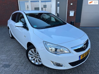 Opel Astra 1.4 Turbo Cosmo / Leder / Navi / PDC / Cruise / 17''