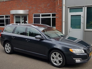 Volvo V70 D5 Aut Navi Leder Dak Trekhaak Xenon