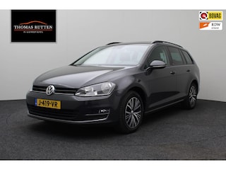 Volkswagen Golf Variant 1.4 TSI Connected Series 2016 | Panorama Dak | Stoelverwarming | Cruise Control | Navigatie | Goed Onderhouden | Trekhaak | Parkeersenoren | Boekjes | 2 Sleutels