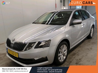 Skoda Octavia 1.5 TSI Greentech Ambition Business Climate control Cruise control Parkeersensoren Voorstoelen verwarmd Navigatie Apple Carplay/ Android Auto