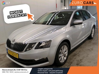 Skoda Octavia 1.5 TSI Greentech Ambition Business Climate control Cruise control Parkeersensoren Voorstoelen verwarmd Navigatie Apple Carplay/ Android Auto