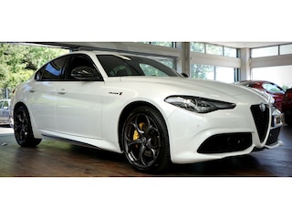 Alfa Romeo Giulia 2.0 T Veloce ti | 280 PK | | Carbon Elementen | | Awd |