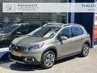 Peugeot 2008 1.2 Turbo 110 PK Allure | Volledig dealer onderhouden | Navigatie | Trekhaak 1250 KG | Hoge Zitpositie | Parkeersensoren | Climate Control | Cruise Control | 16" Lichtmetalen Velgen | Dakrails |