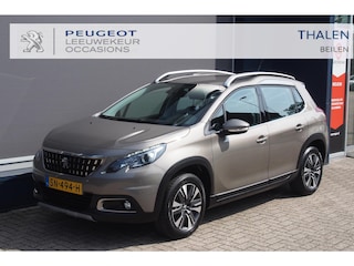 Peugeot 2008 1.2 Turbo 110 PK Allure | Volledig dealer onderhouden | Navigatie | Trekhaak 1250 KG | Hoge Zitpositie | Parkeersensoren | Climate Control | Cruise Control | 16" Lichtmetalen Velgen | Dakrails |