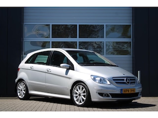 Mercedes-Benz B-klasse 180 CDI Automaat Airco/Cruise/Navi/Bluetooth/PDC/Stoelverwarming/RadioCD/17"LM/Trekhaak/APK:30-04-2027