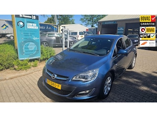 Opel Astra 1.4 Design Edition l Airco l Navi l climacontrol l Parkeersensor l Stoelverwarming l Dimmende binnenspiegel l Bluetooth