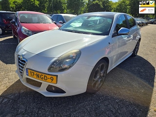 Alfa Romeo Giulietta 1.4 T Distinctive Leer panodak airco cruise cont.