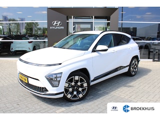 Hyundai Kona Comfort Smart 65.4 kWh | Stoelbekleding, stof | Achteruitrijcamera | Parkeersensoren achter | Stoel verwarming | | Achterbank in delen neerklapbaar | Achterruitverwarming | Achteruitrijcamera