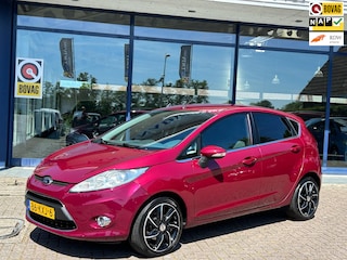 Ford Fiesta 1.25 Titanium 82PK 5Drs Clima Cruise Park.Sens Bluetooth Trekhaak NAP NL-Auto Nieuwe APK!