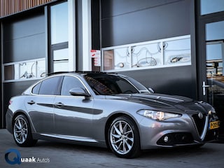 Alfa Romeo Giulia 2.0T Super | PANORAMADAK | KEYLESS | DNA | LANE ASSIST | VOL OPTIES!