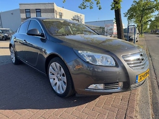 Opel Insignia 1.8 Cosmo 176.000km Airco/ECC,Navigatie,Half leder,Xenon