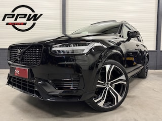 Volvo XC90 T8 Recharge AWD R-Design Long Range 455PK PANO/LUCHTVERING/TREKHAAK/HEAD-UP/360CAMERA/H&K/ACC/PILOT-ASSIST/KEYLESS/22"LMV/R-DESIGN EDITION PLUS DARK/BLACK ALL BLACK