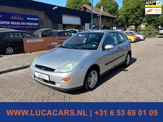 Ford Focus 1.4-16V Trend NIEUWE APK!