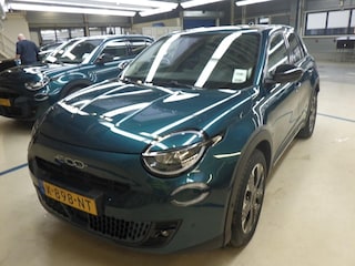 Fiat 600 e La Prima 54 kWh 3 Fase 156pk | Vol-Leder | Massage | Elektr. Stoelen | Elektr. Achterklep | Achteruitrijcamera | Adaptive Cruise | Climate Control | Full-LED | !!