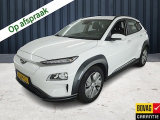 Hyundai Kona EV Comfort 64 kWh (204 PK) 1e-Eig. & Dealer-Onderh. BOVAG-Garantie. NL-Auto. Warmtepomp, Navigatie/Apple-Carplay/Android-Auto, Adaptive-Cruisecontrol, Keyless-Entry/Start, Parkeersensoren, Achteruitrijcamera, DAB, Lm-Velgen-17Inch, Privacy-Glas