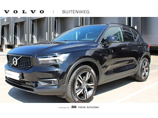 Volvo XC40 B4 Automaat R-Design | Verwarmbare Voorstoelen | Harman Kardon Premium Audio | Verwarmbare Voorruit | Getint Glas Achter | Achteruitrijcamera | Dodehoekdetectie Met Correctie | Adaptieve Cruise Control | Sportonderstel | Electronic Climate Control | Navigatiesysteem | Rijstrooksensor Met Correctie | LED Koplampen | Parkeersensoren | Apple Carplay/Android Auto