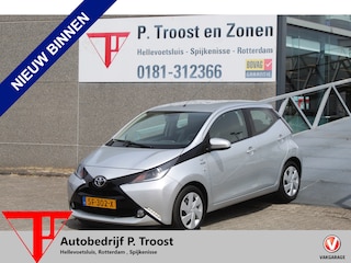 Toyota Aygo 1.0 VVT-i x-play Airco/Achteruitrijcamera/Apple carplay/Bluetooth/Toerenteller/Multifunctioneel stuurwiel/Elektrische ramen/Elektrisch verstelbare spiegels.
