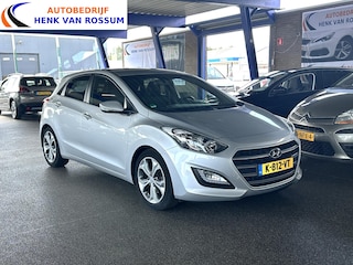 Hyundai i30 1.4 i Navi | Clima | PDC | Camera
