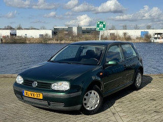 Volkswagen Golf 1.4-16V Radio / Trekhaak
