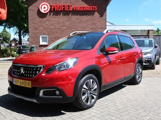 Peugeot 2008 110 Pk Benzine * Luxe Allure * * Trekhaak * Navigatie * Panoramadak * 1/2 Lederen Interieur * Lichtmetalen Velgen * Automatisch Inparkeersysteem * Climate & Cruise Control * Vingerhoets; Vierde Generatie Eersteklas Service !