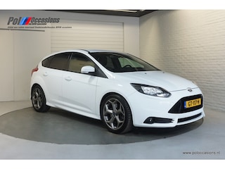 Ford Focus 2.0 EcoBoost ST-2 Recaro | APK | 250 PK | Half Leer