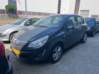 Opel Corsa 1.2-16V BERLIN - Schade aan voorneus, Zo meenemen