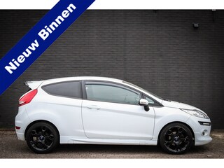 Ford Fiesta 1.6 Metal Net binnen; wordt nog klaargemaakt