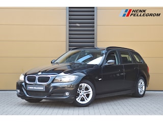 BMW 3-serie Touring 318i Luxury Line * Trekhaak * Lederen * Navigatie * Automaat *