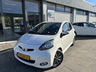 Toyota Aygo 1.0-12V Dynamic Navigator | Airco | Centrale deurvergr. Inclusief nieuwe a.p.k., aflev. controle, meeneemprijs