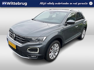 Volkswagen T-Roc 1.0 TSI Sport Executive Navigatie / Trekhaak / Camera / Parkeersensoren / Sport interieur