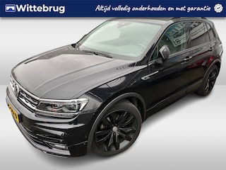 Volkswagen Tiguan 1.5 TSI 150pk ACT Highline Business R-Line DSG Automaat Panoramadak / Trekhaak / Leder / R-line in en exterieur / Navigatie / 20"LM Velgen