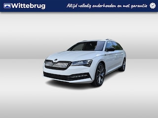 Skoda Superb Combi 1.4 TSI iV Sportline Business / Zwenkbare trekhaak / Panoramadak / Camera / 19'' LMV / Navi / Stoelverwarming / Stuurwiel Verwarmd / Memory Seats