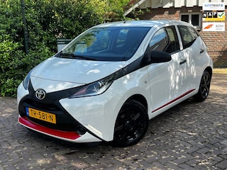 Toyota Aygo 1.0 VVT-i X-Fun Sport 5DRS / 62.886 km / Dealer OH / AIRCO / CRUISE / NAP / RODE ACCENTEN / 15" VELGEN / APK 09-2026