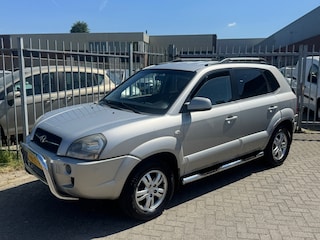 Hyundai Tucson 2.0i Style 140PK! TREKHAAK l CAMERA l AIRCO ECC l CRUISE l PDC l Zeer nette goed onderhouden leuke auto!