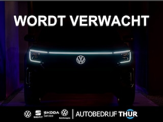 Volkswagen T-Roc 1.5 TSI R-Line R-line Black style Pakket side assist IQ-Matrix LED Koplampen navigatie Climatronic ACC R-line Alcantara Stoelen stoelverwarming Lijsten en Dakrail Zwart 18” LM Grange Hill Zwart Sfeerverlichting Active Info Display Drive Modes Keyless Entry Keyless GO LED Mistlampen Elektrische achterklep achteruitrijcamera